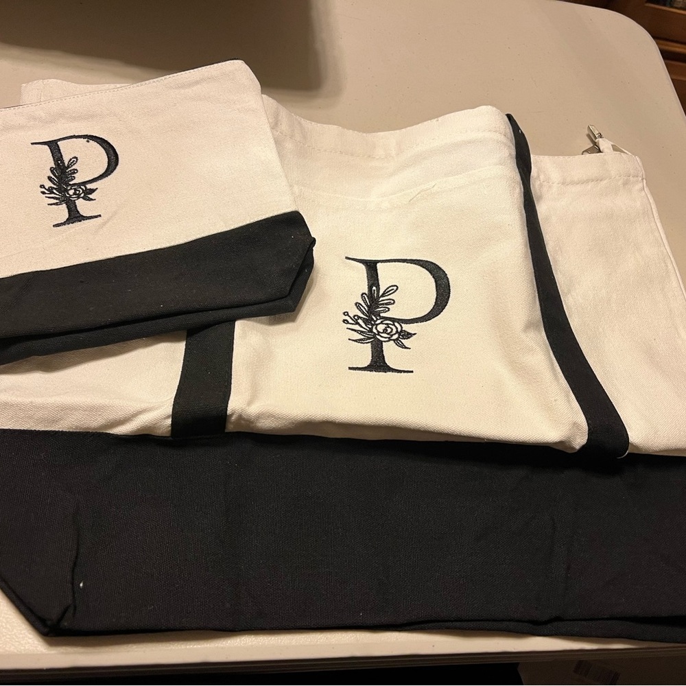 Tote bag and make up bag brand new both with zippers see all pictures